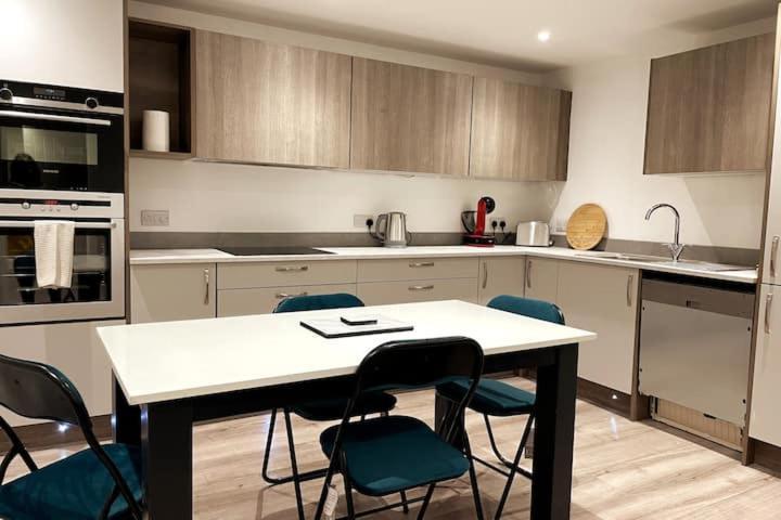 Lovely 3 Bedroom Apartment With Private Garden In Edinburgh City Centre Exterior photo