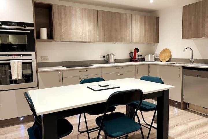 Lovely 3 Bedroom Apartment With Private Garden In Edinburgh City Centre Exterior photo