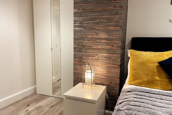 Lovely 3 Bedroom Apartment With Private Garden In Edinburgh City Centre Exterior photo
