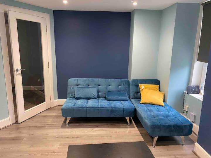 Lovely 3 Bedroom Apartment With Private Garden In Edinburgh City Centre Exterior photo