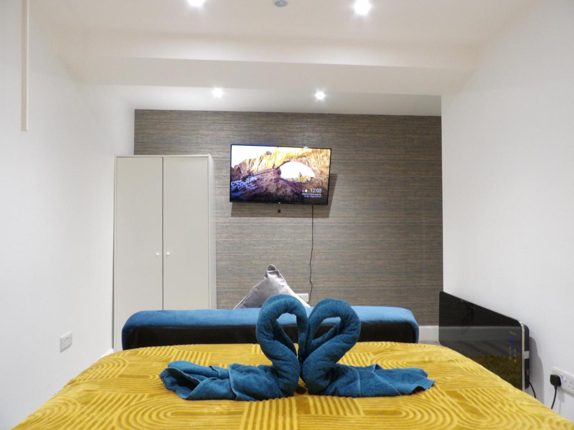 Lovely 3 Bedroom Apartment With Private Garden In Edinburgh City Centre Exterior photo