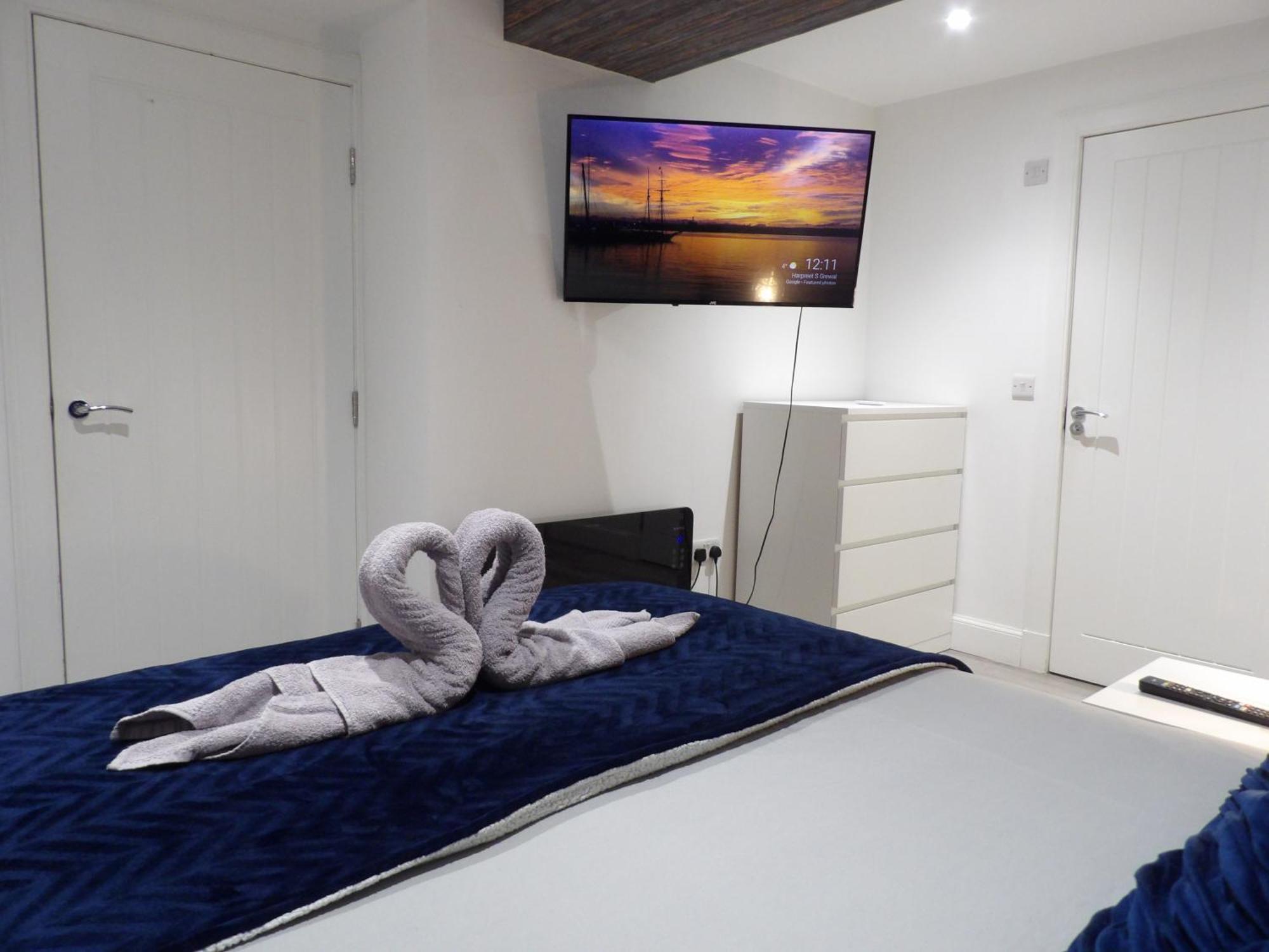 Lovely 3 Bedroom Apartment With Private Garden In Edinburgh City Centre Exterior photo