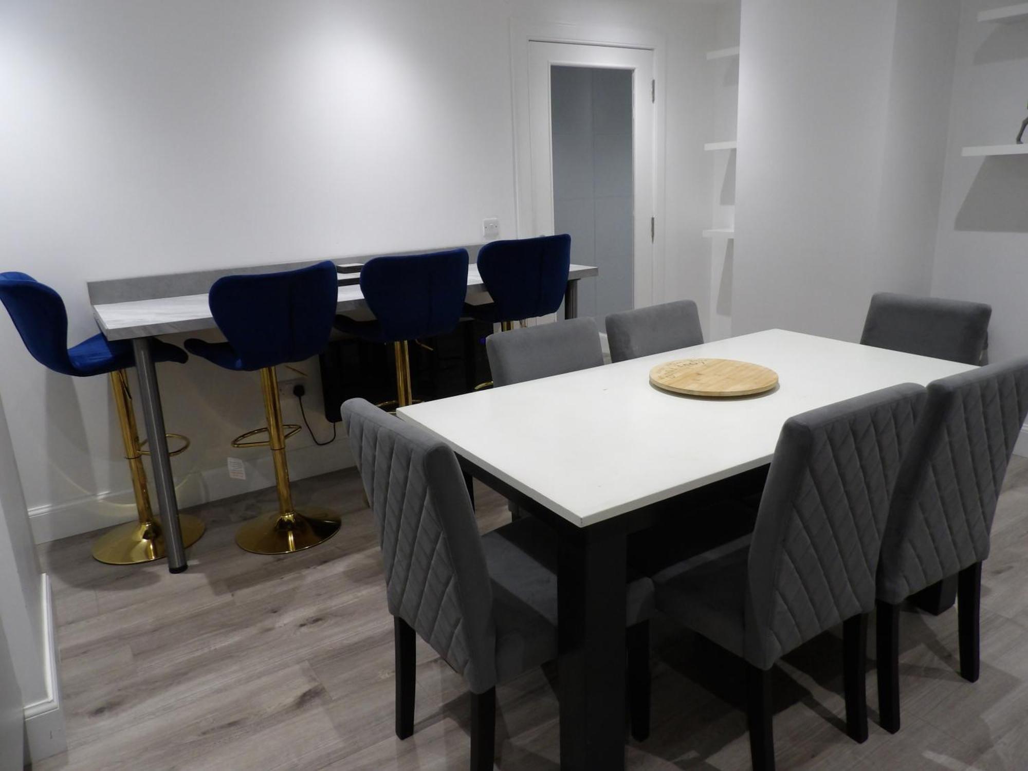 Lovely 3 Bedroom Apartment With Private Garden In Edinburgh City Centre Exterior photo